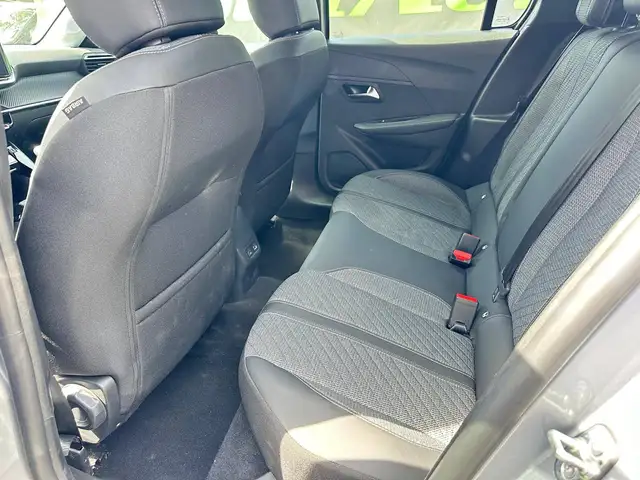 Peugeot 208 view 10