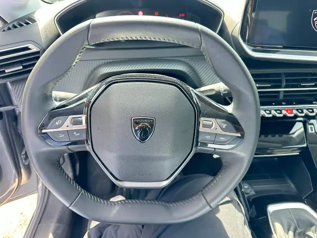 Peugeot 208 view 6