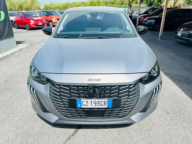 Peugeot 208 view 2