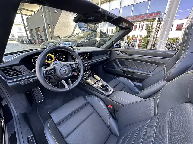 Porsche 992 911 992.2 Carrera Cabrio Turbo S PDK / SportDes... Ansicht 28