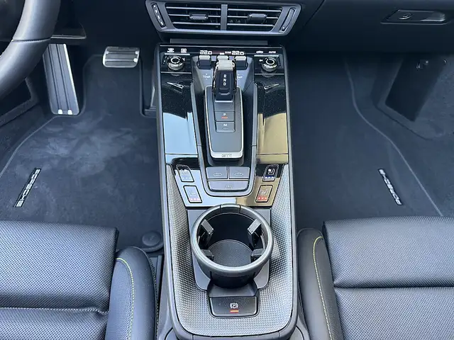 Porsche 992 911 992.2 Carrera Cabrio Turbo S PDK / SportDes... Ansicht 38