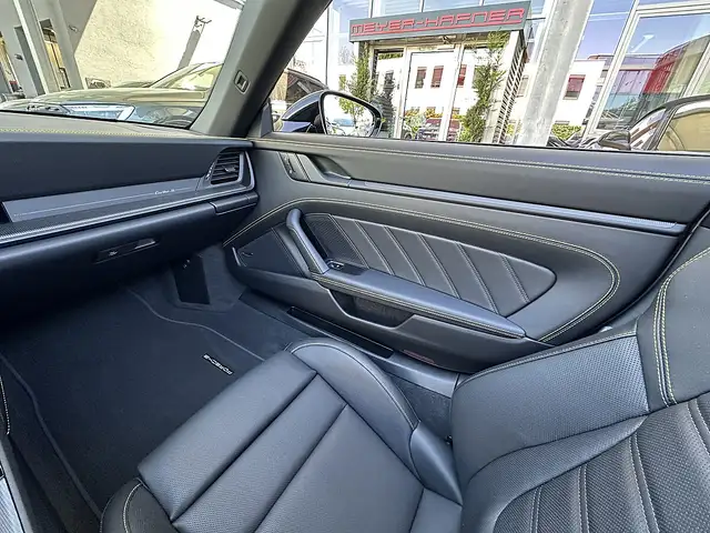 Porsche 992 911 992.2 Carrera Cabrio Turbo S PDK / SportDes... Ansicht 40