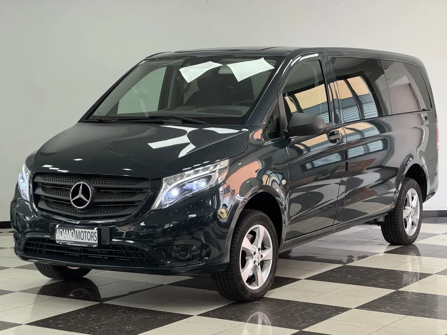 Mercedes-Benz V 4x4 Tourer Pro 114 7G TRONIC Long 8 posti Euro 6 Verde - 1
