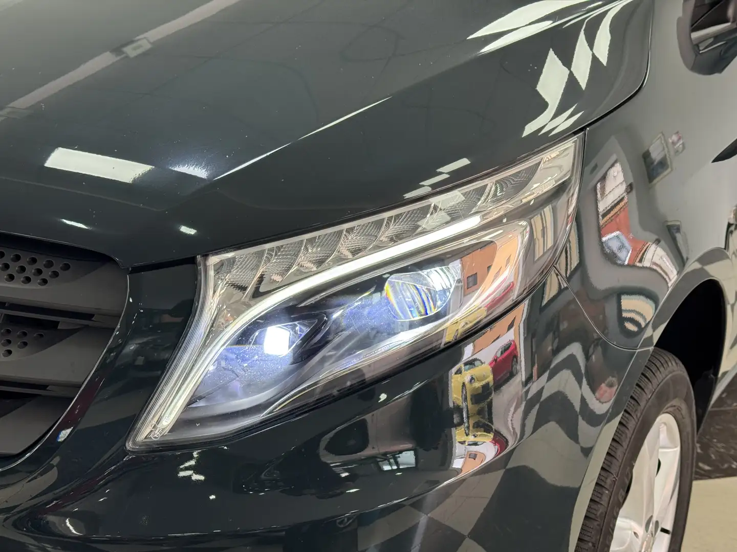 Mercedes-Benz V 4x4 Tourer Pro 114 7G TRONIC Long 8 posti Euro 6 Verde - 2