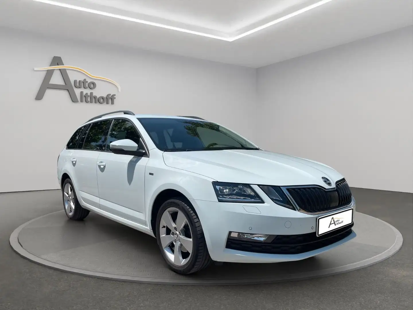 Skoda Octavia Combi Clever 1.5 TSI SHZ PDC LED NAVI Wit - 1