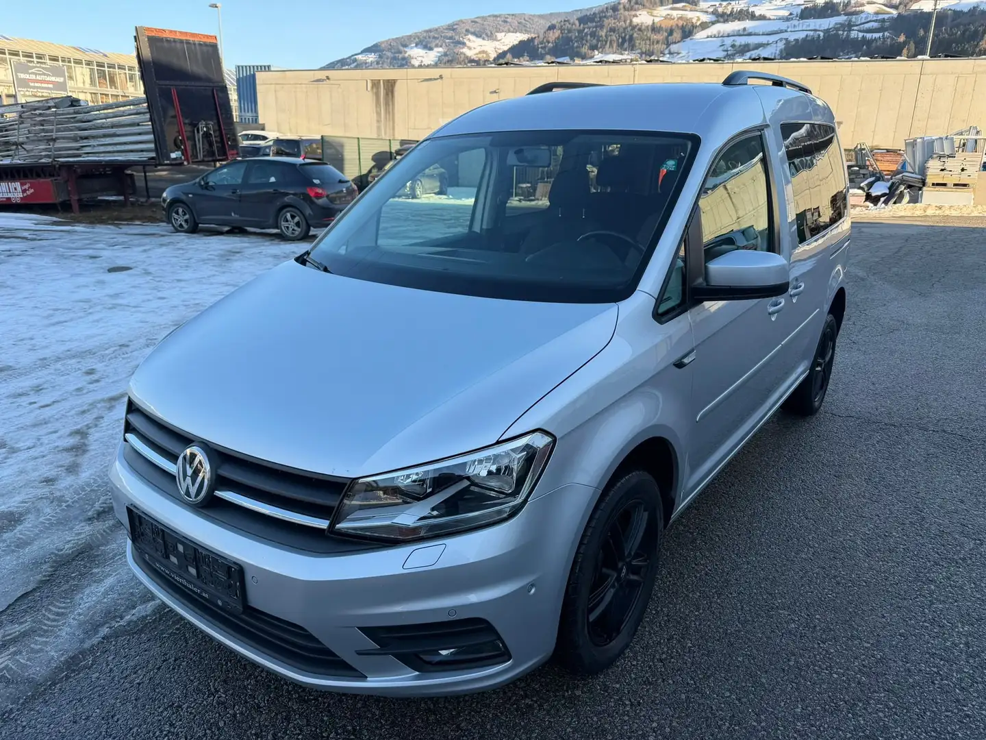 Volkswagen Caddy Trendline BMT 4Motion *AHK* Grau - 1