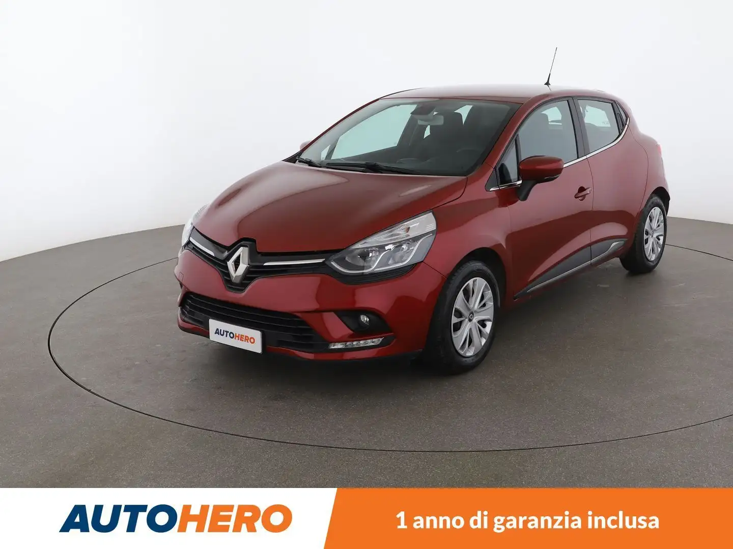 Renault Clio 1.2 Zen 75 CV Rood - 1