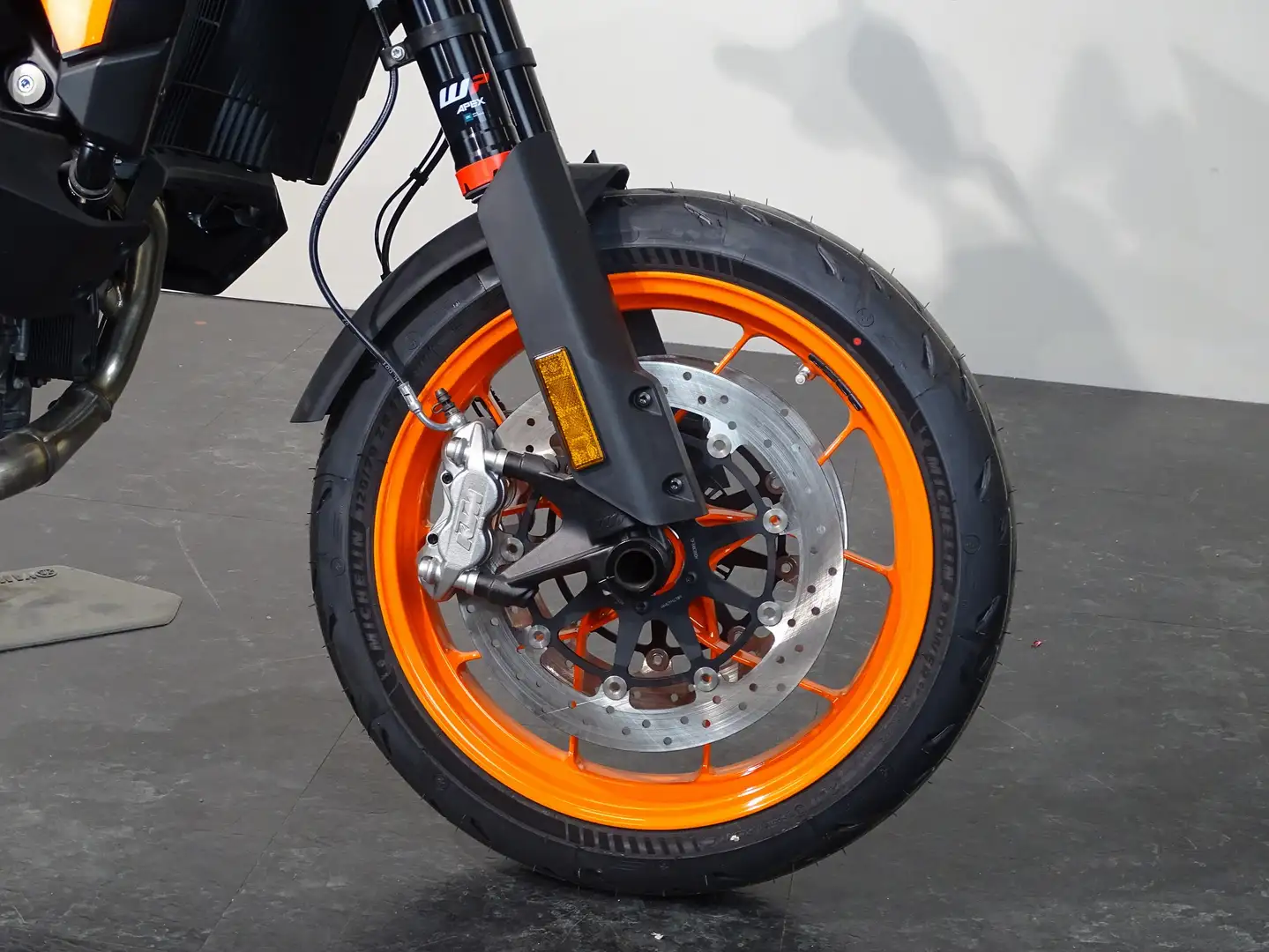 KTM 890 SMT Oranžová - 2