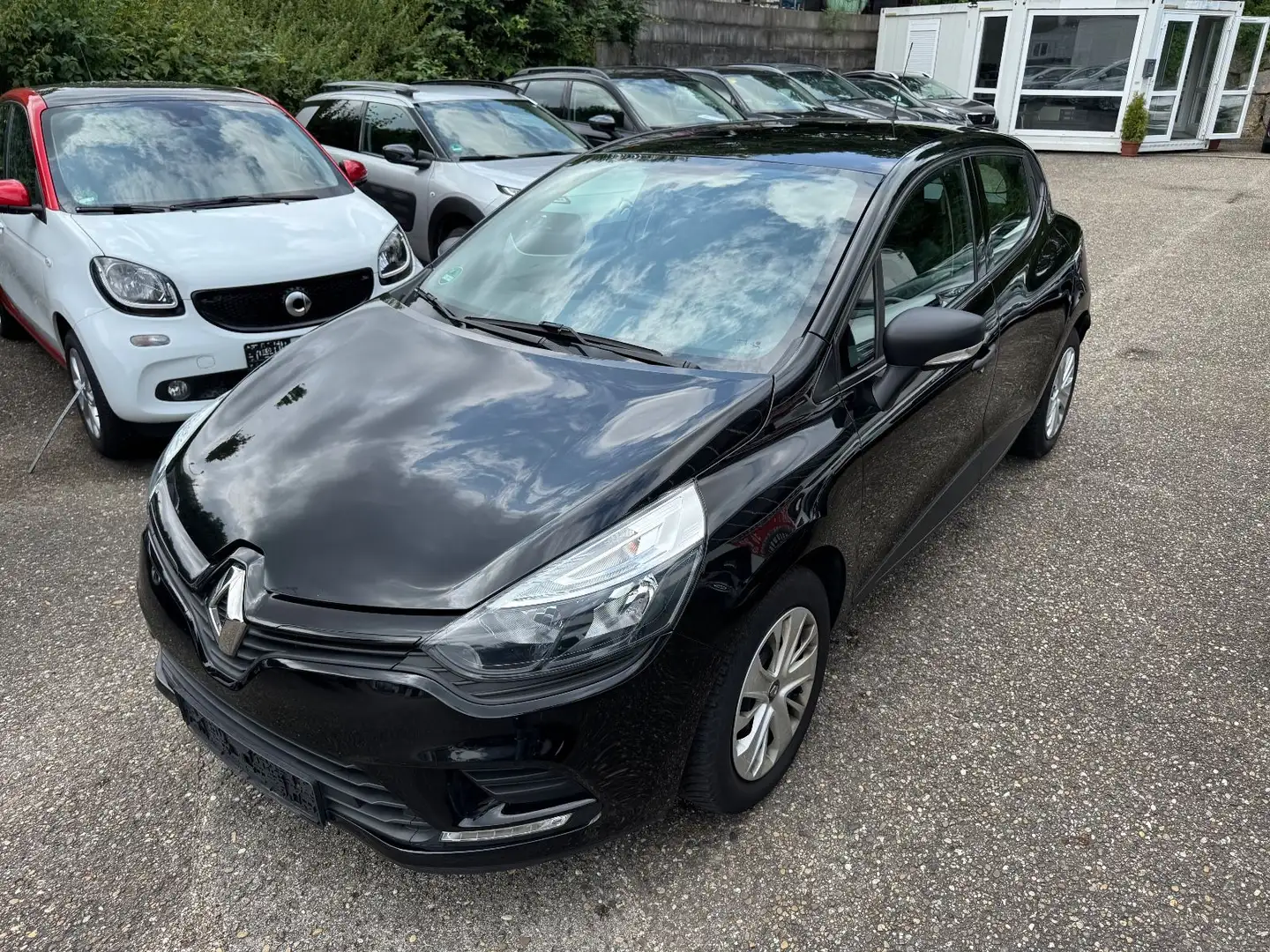 Renault Clio IV Life Klima Navi Schwarz - 2