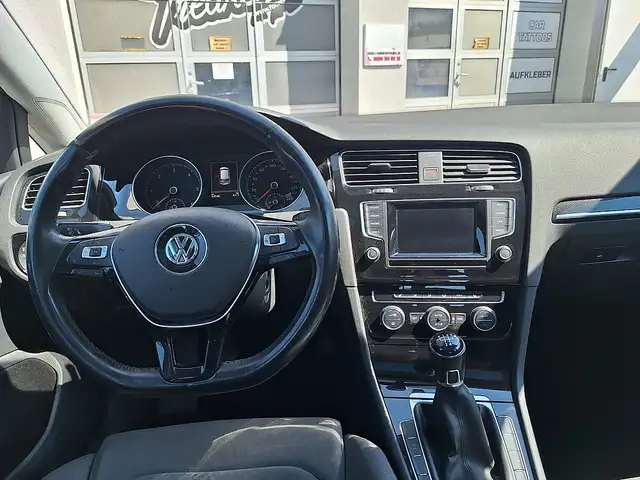 Volkswagen Golf view 10