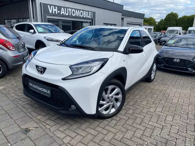 Toyota Aygo 17"ALU APPLE CARPLAY & ANDROID AUTO *KLIMAAUTOMATIK LED Scheinwerfer RÜCKFAHRKAMERA SITZHEIZUNG vorne