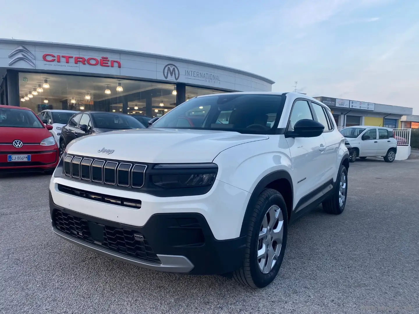 Jeep Avenger 1.2 Turbo Altitude Weiß - 1