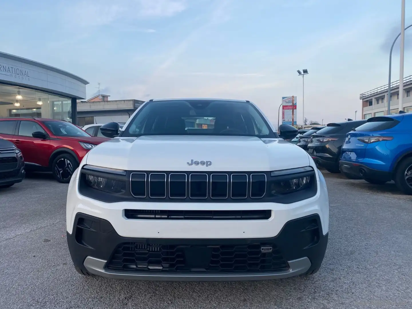 Jeep Avenger 1.2 Turbo Altitude Weiß - 2