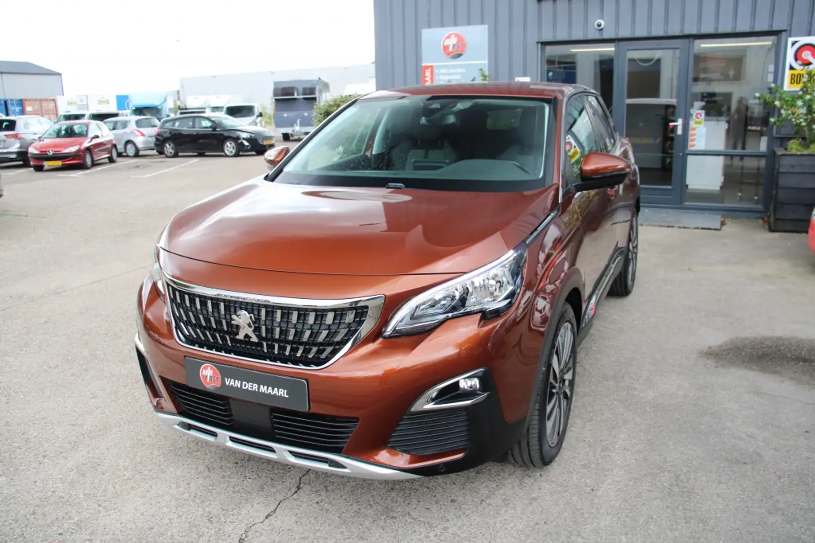 Peugeot 3008 1.2 PureTech Allure Brun - 2