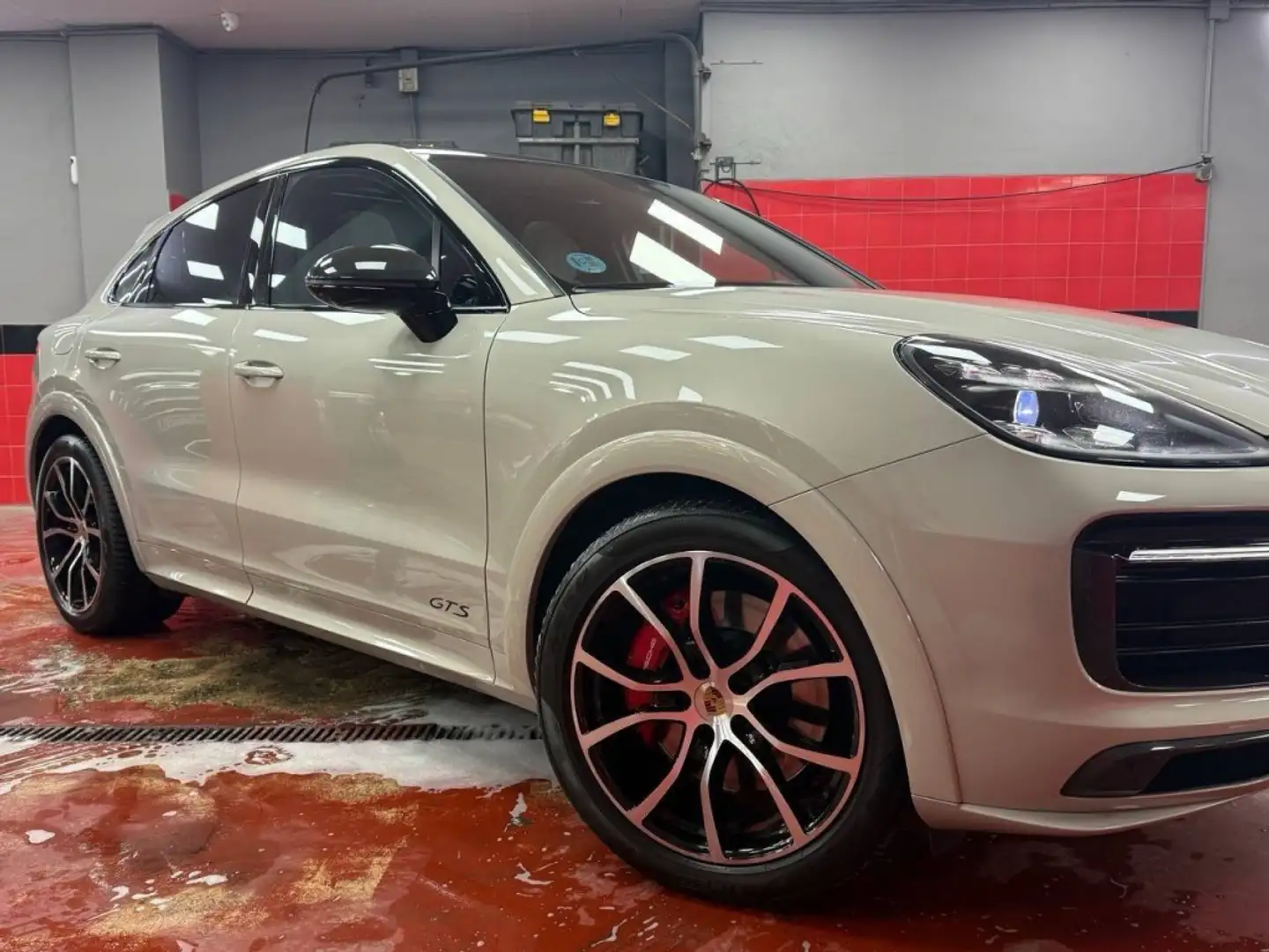 Porsche Cayenne Coupé GTS Blanc - 2