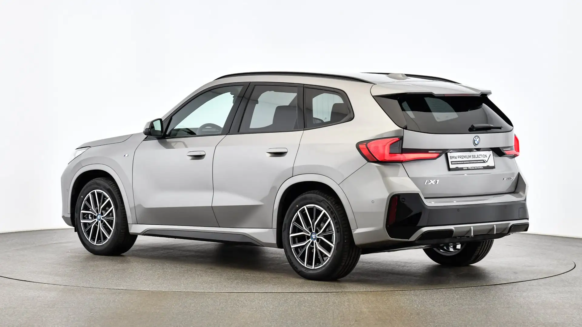 BMW iX1 xDrive30 Silber - 2