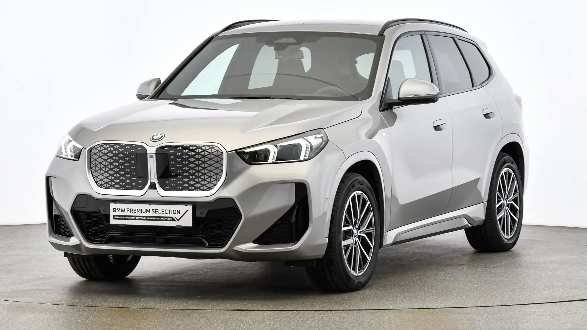 BMW iX1 xDrive30 Silber - 1