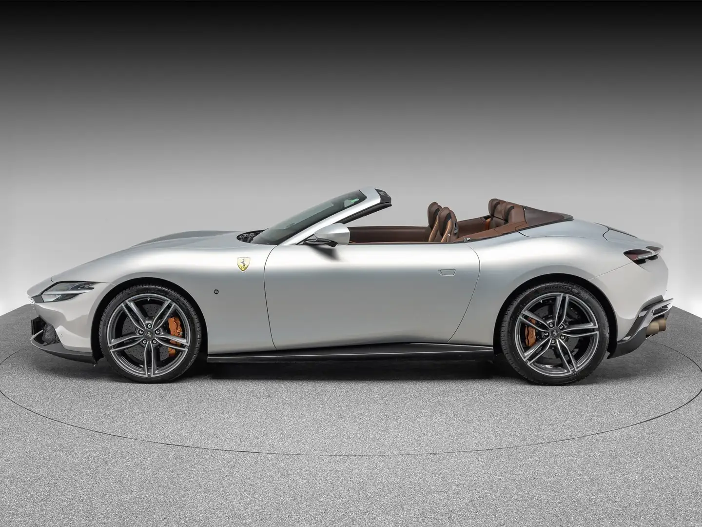 Ferrari Roma Spider srebrna - 2