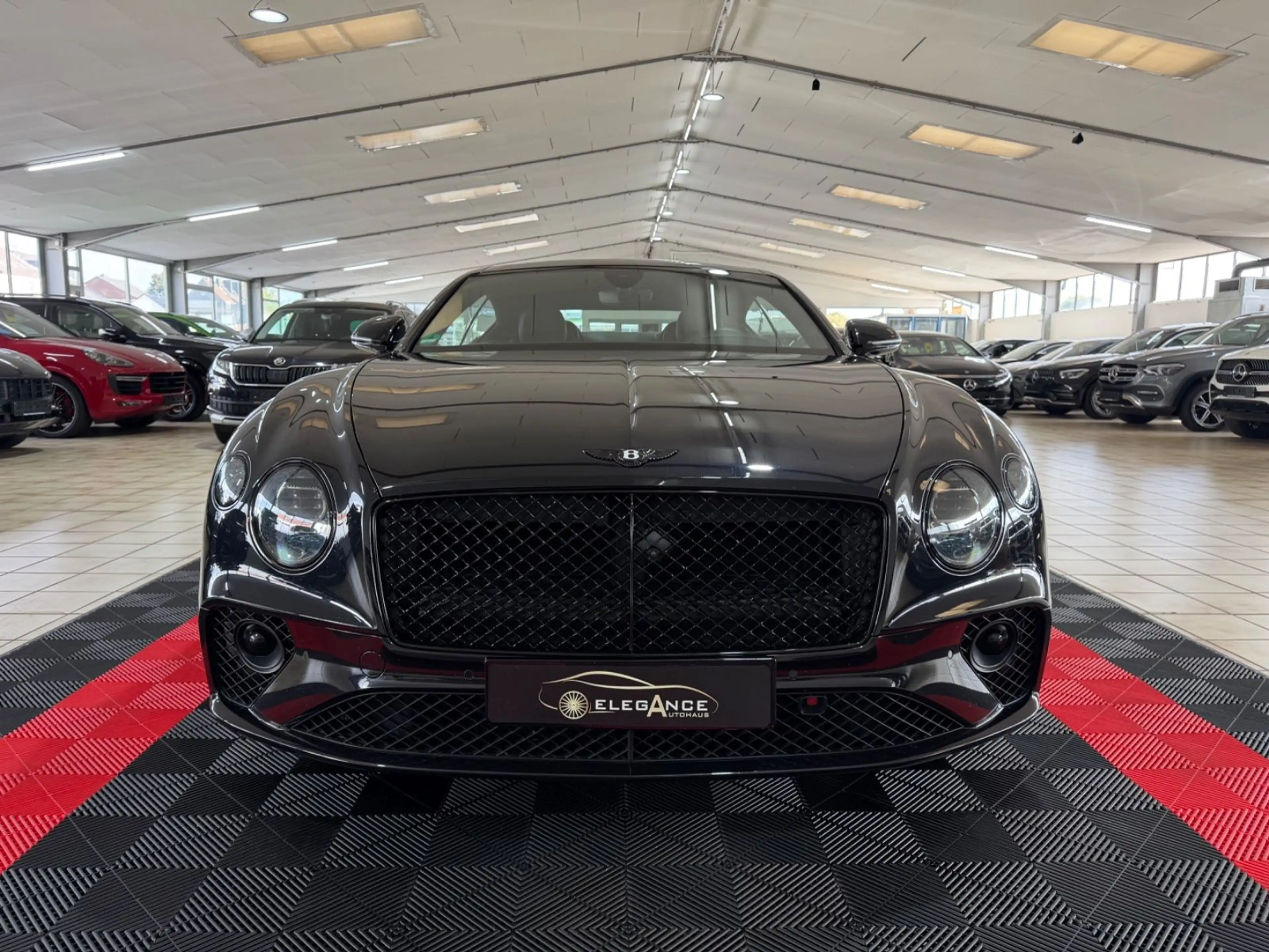Bentley Continental GT V8 Mulliner Piano Black — photo 4