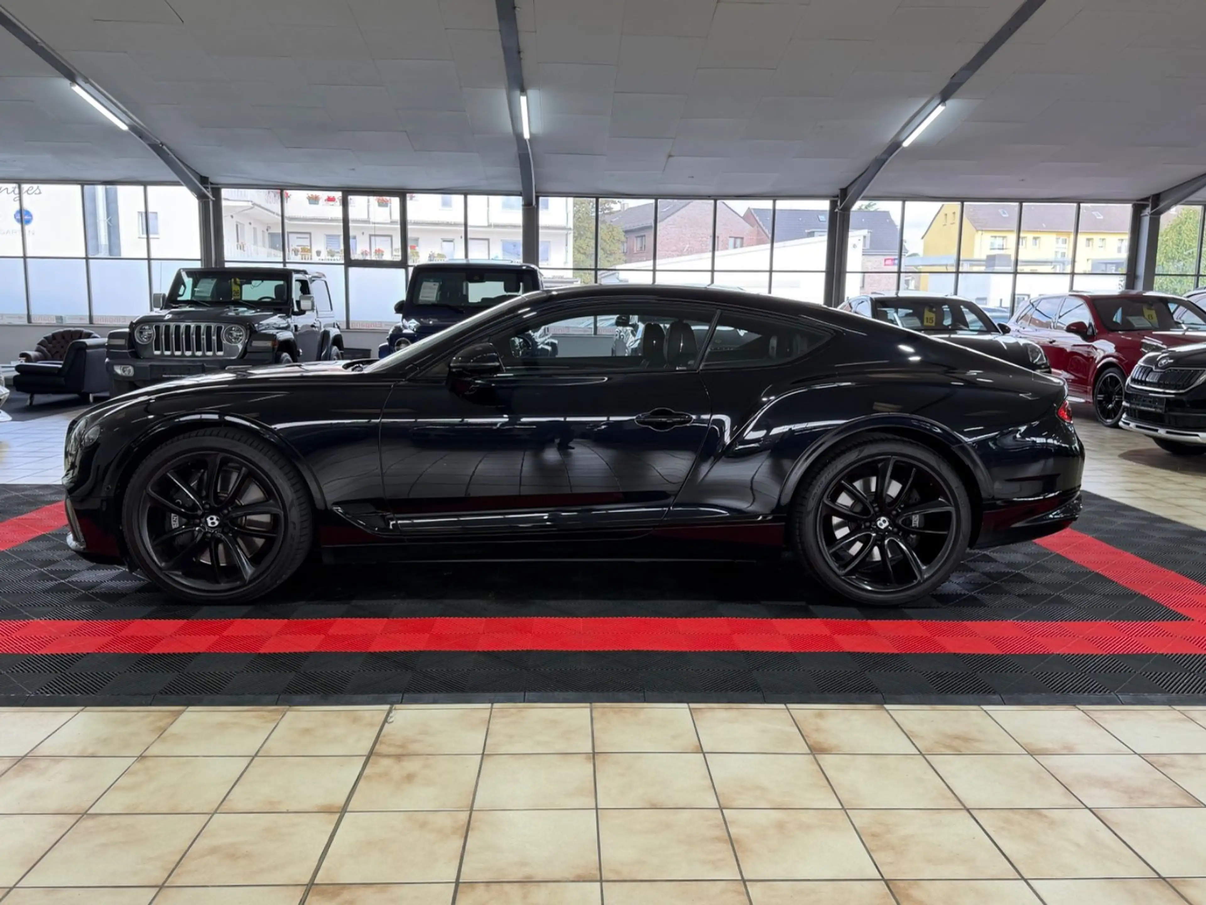Bentley Continental GT V8 Mulliner Piano Black — photo 10