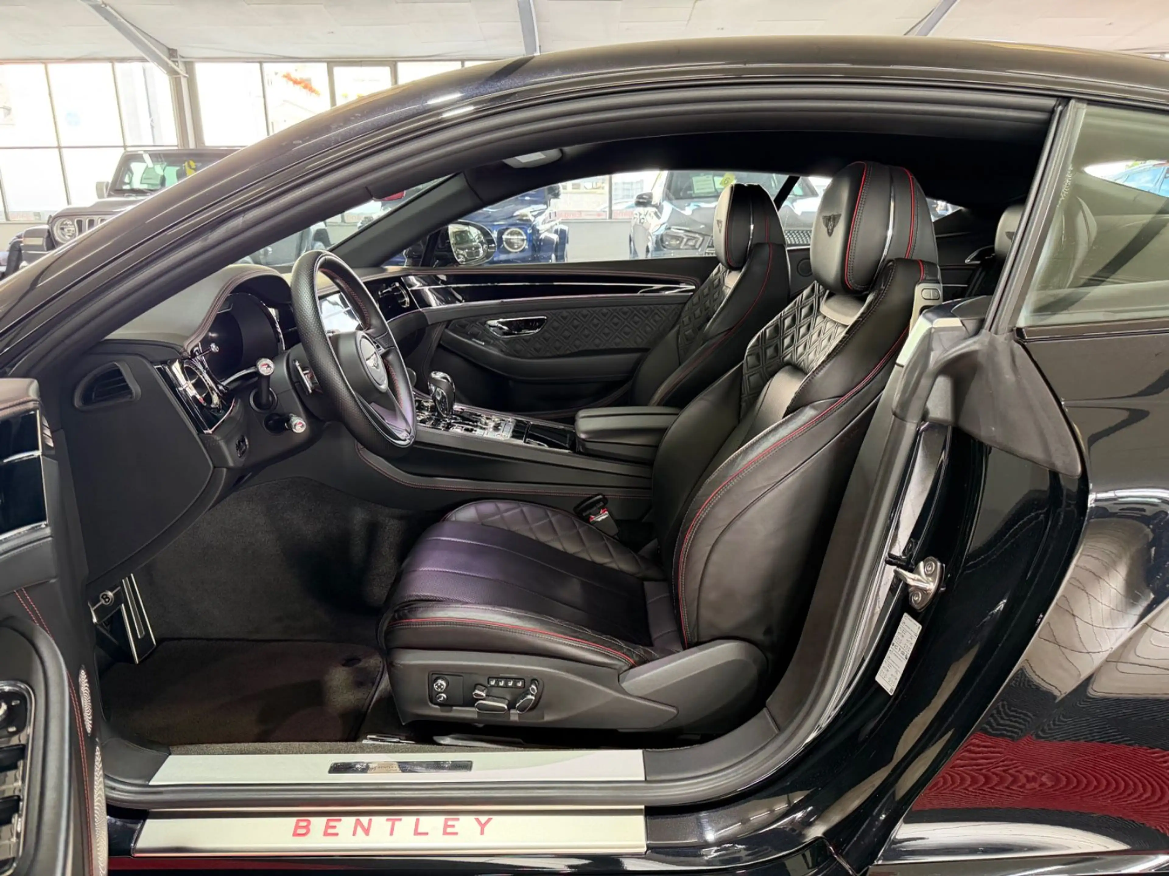 Bentley Continental GT V8 Mulliner Piano Black — photo 15