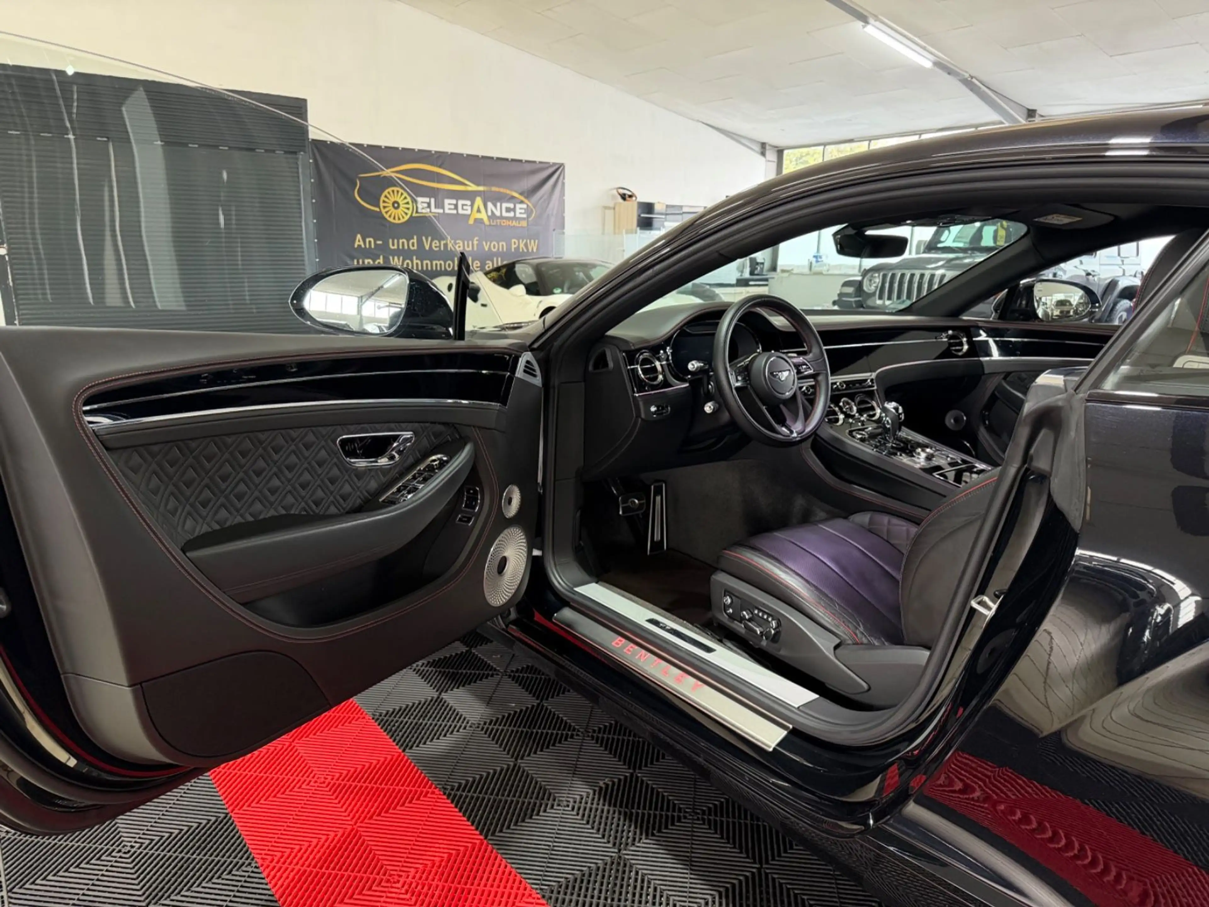 Bentley Continental GT V8 Mulliner Piano Black — photo 12