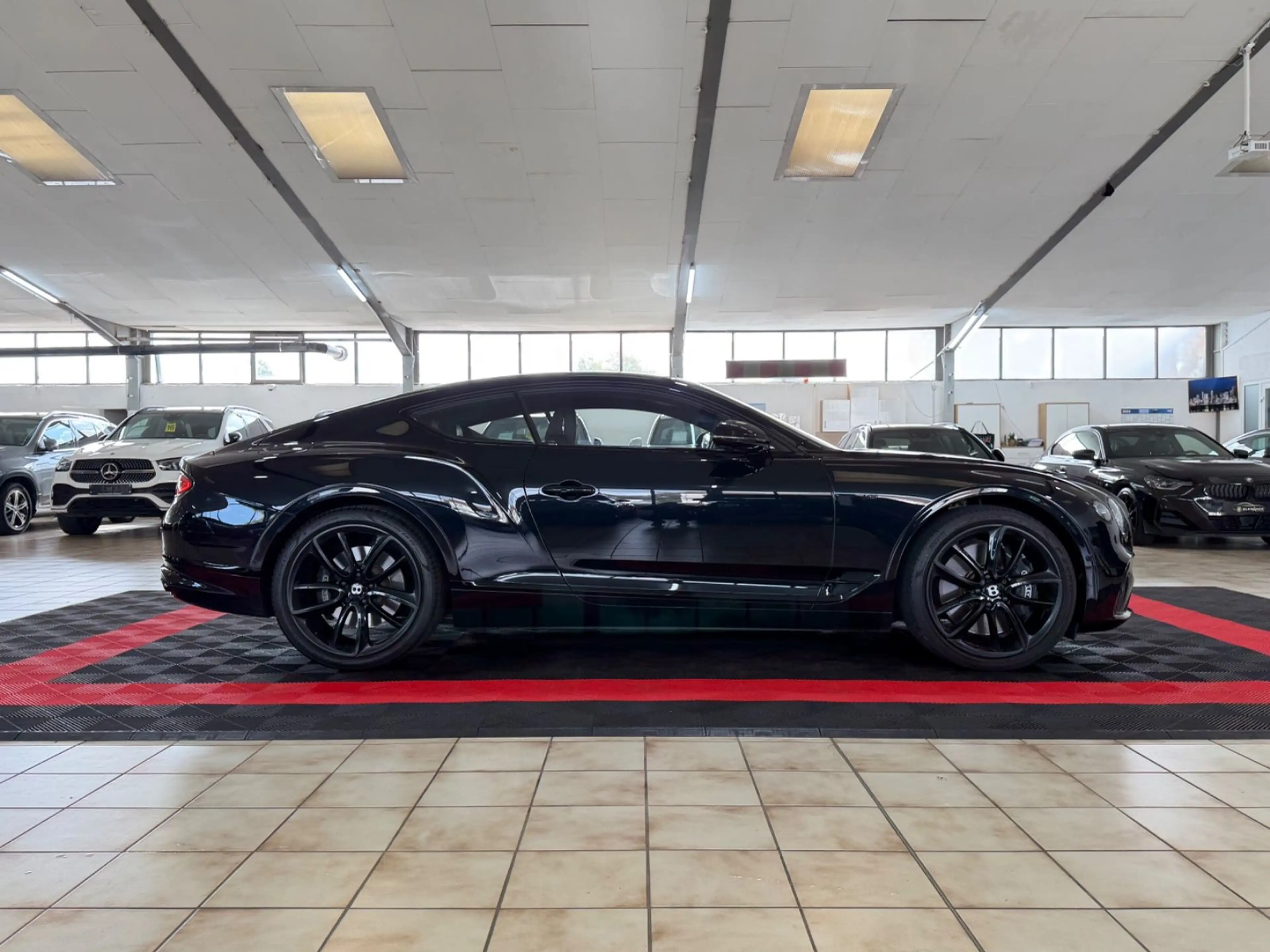 Bentley Continental GT V8 Mulliner Piano Black — photo 5