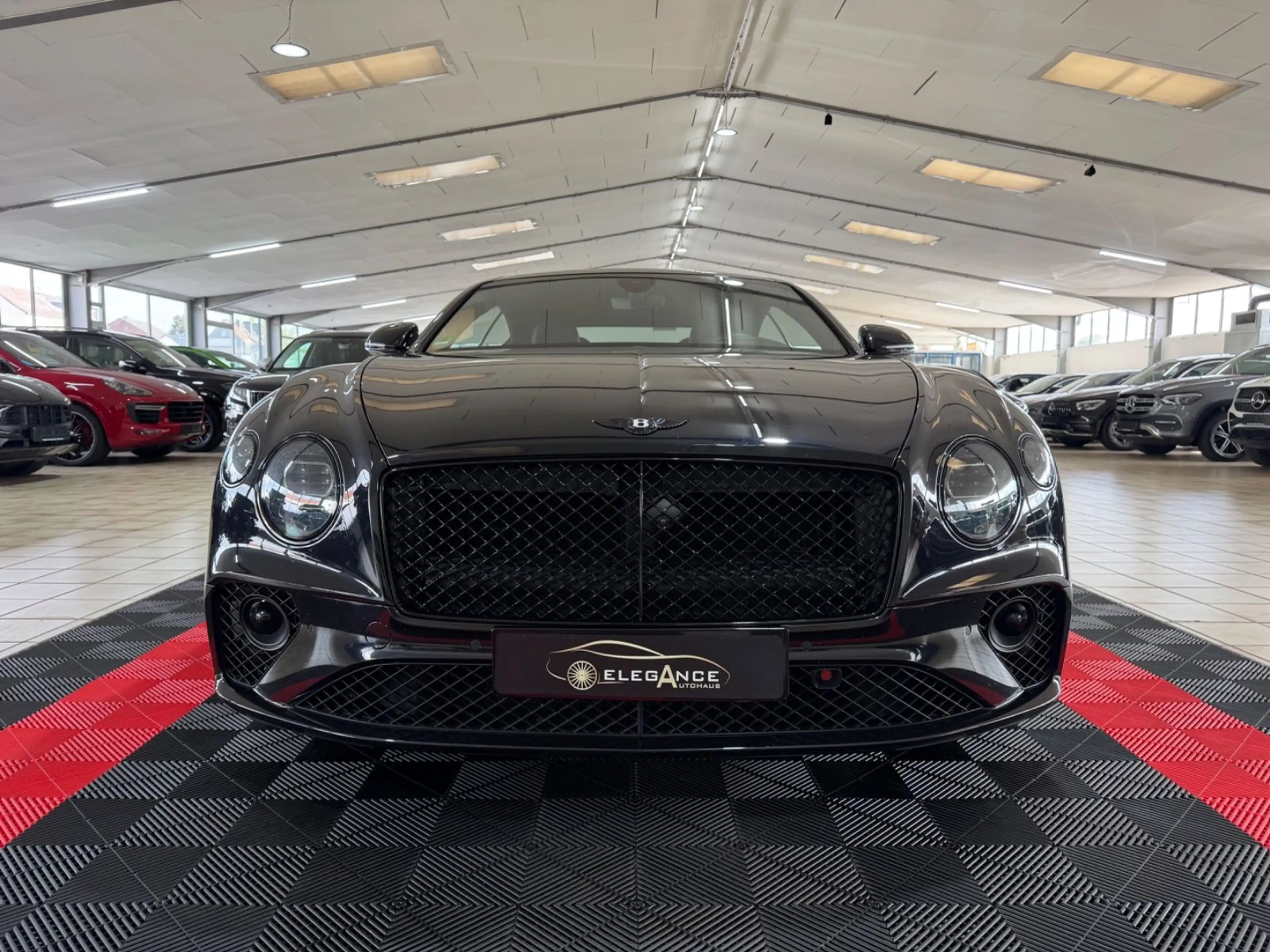 Bentley Continental GT V8 Mulliner Piano Black — photo 3