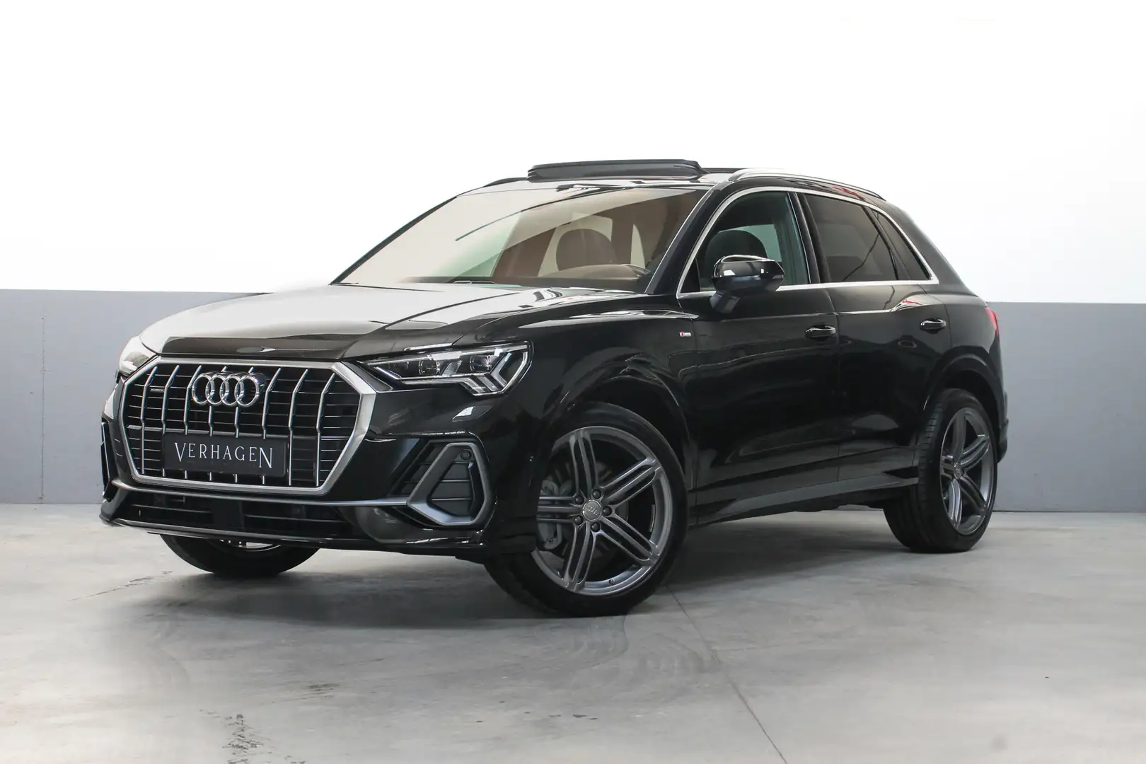 Audi Q3 45 TFSI 230pk S-line Pano B&O Quattro Zwart - 1