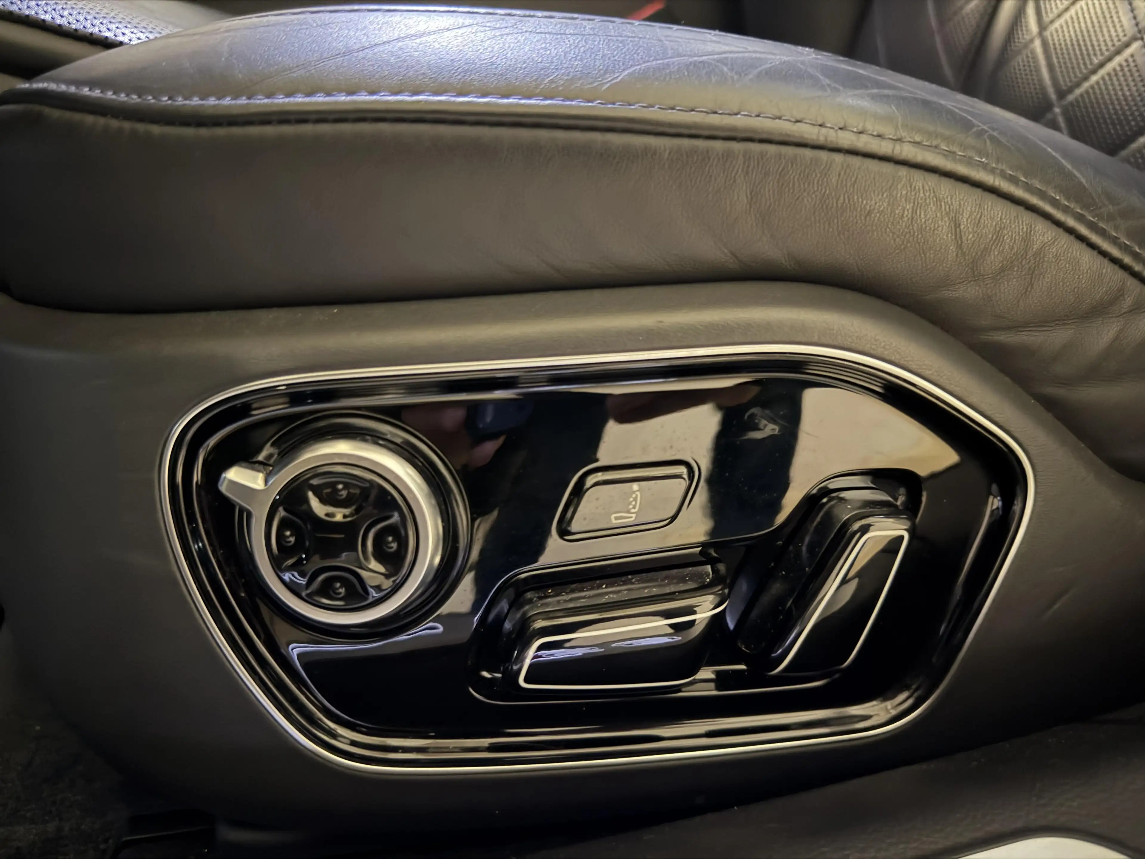 Audi S8 EXPORT/HANDLER/NO WARRANTY — photo 13