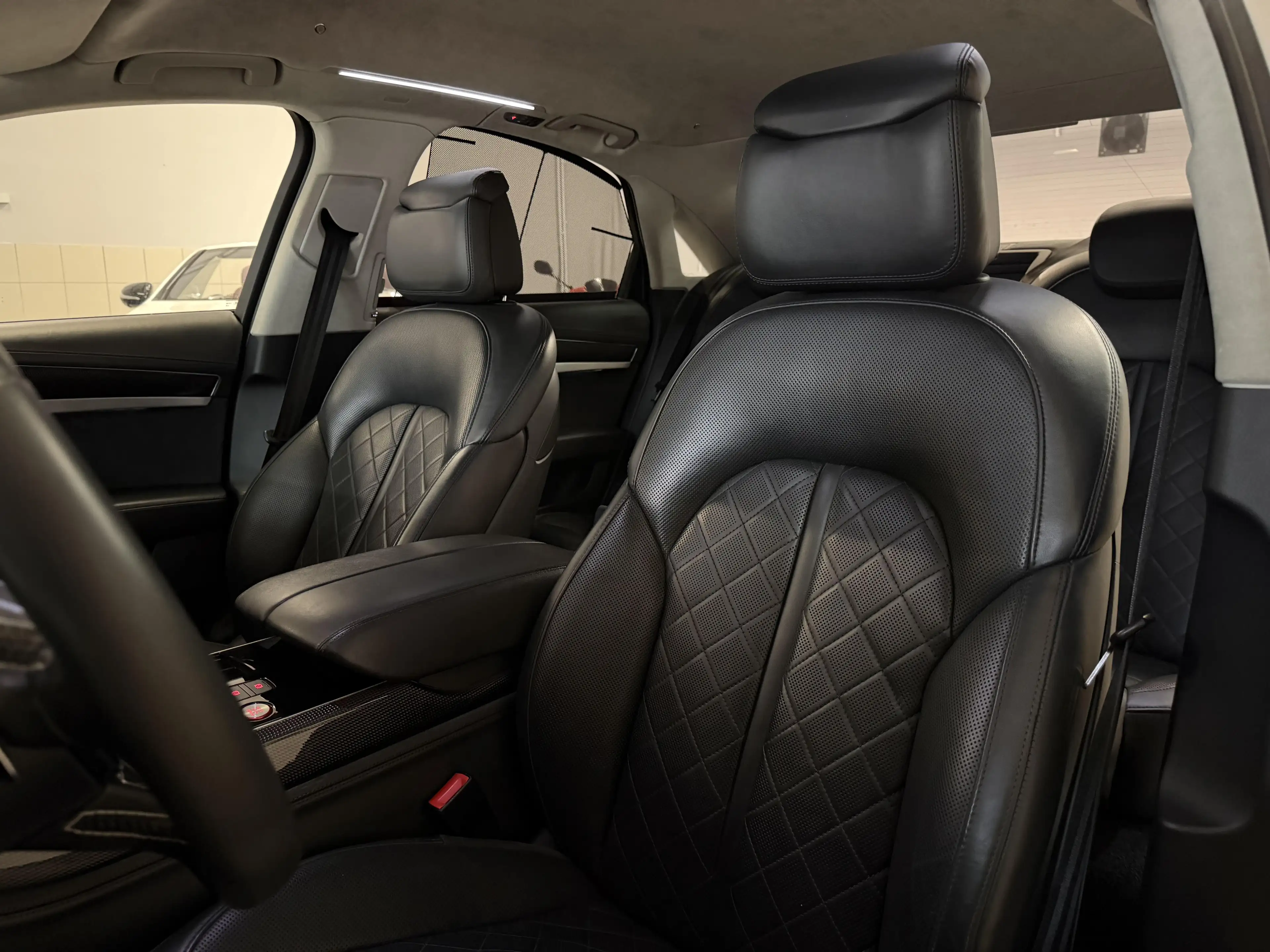 Audi S8 EXPORT/HANDLER/NO WARRANTY — photo 12