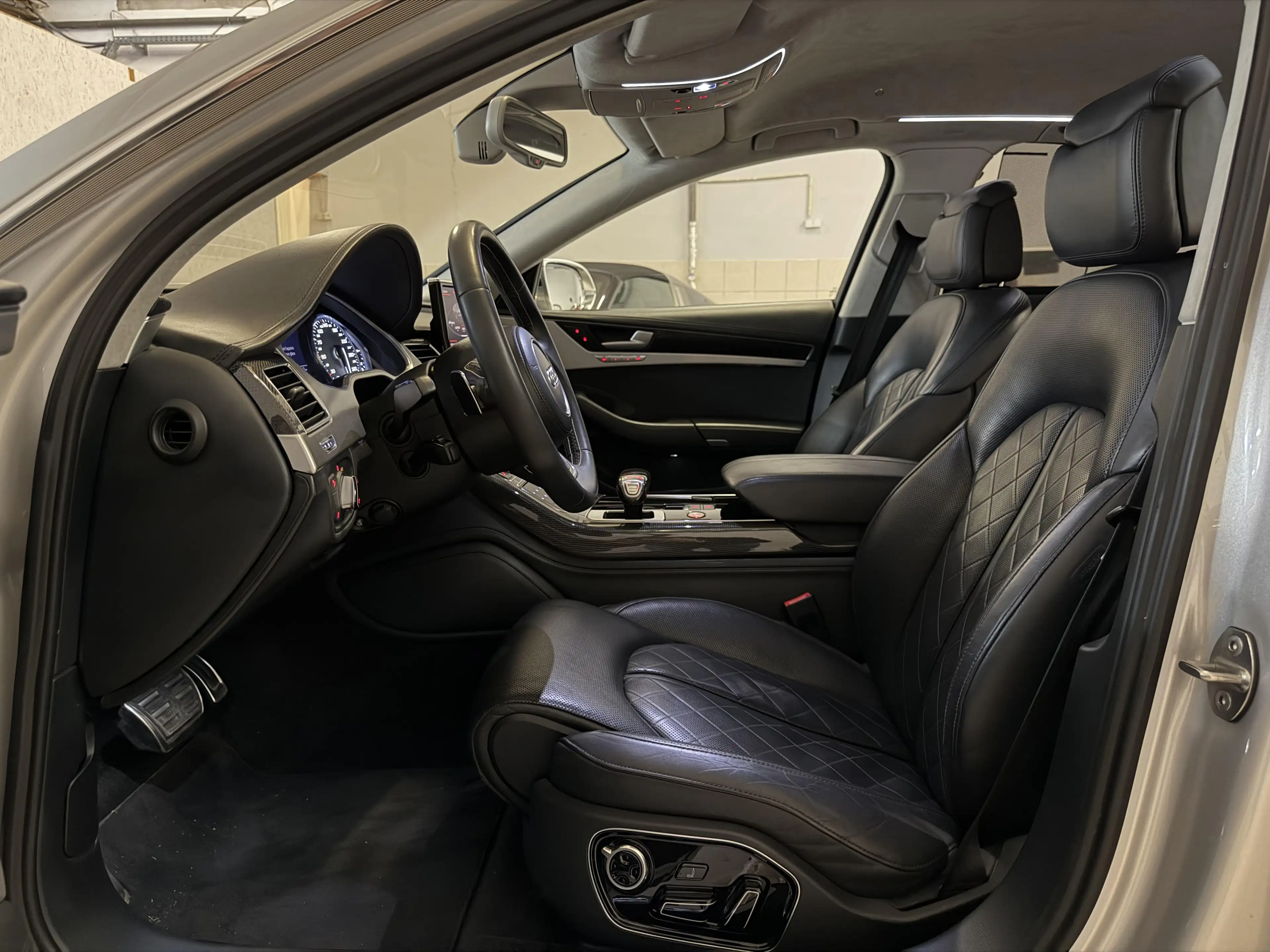 Audi S8 EXPORT/HANDLER/NO WARRANTY — photo 11
