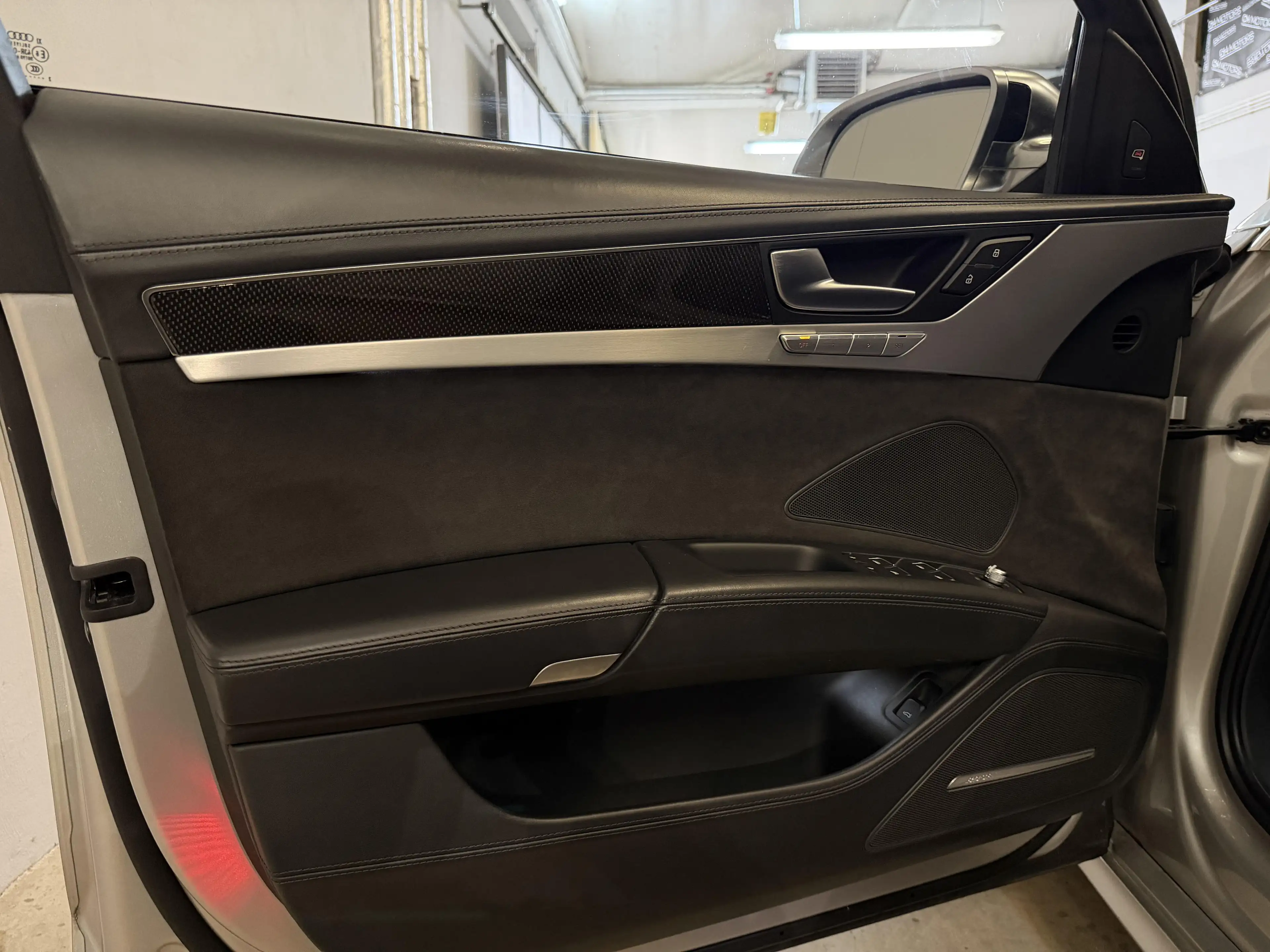 Audi S8 EXPORT/HANDLER/NO WARRANTY — photo 9