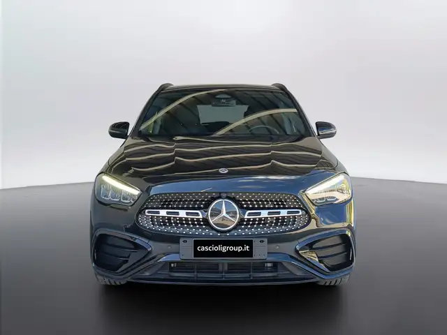 Mercedes-Benz Gla view 2