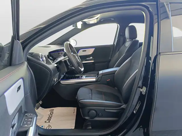 Mercedes-Benz Gla view 8
