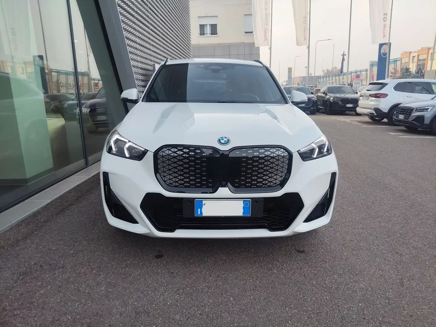 BMW iX1 iX1 xDrive 30 Msport Bianco - 2