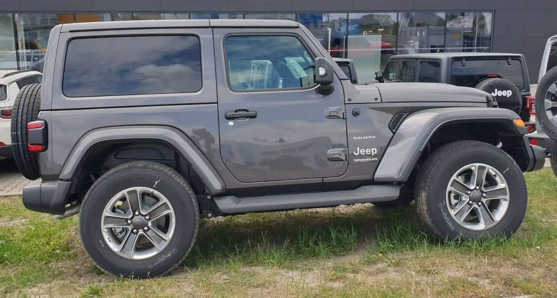 Jeep Wrangler Wrangler Sahara 2,0 GME Aut. Sahara Grau - 2
