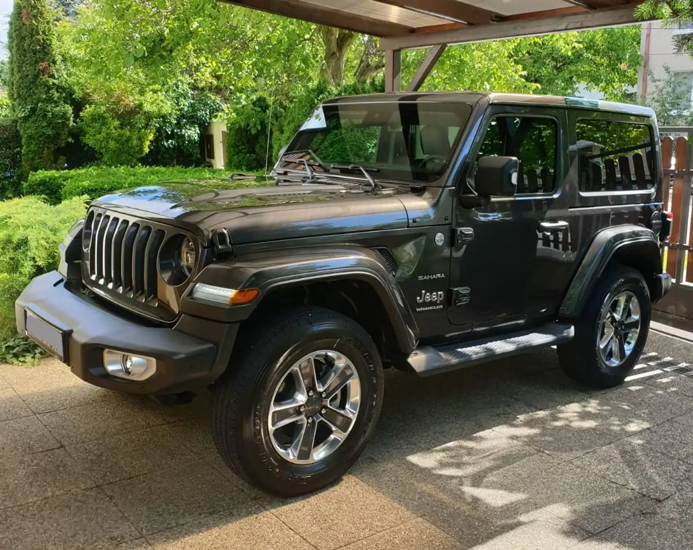Jeep Wrangler Wrangler Sahara 2,0 GME Aut. Sahara Grau - 1