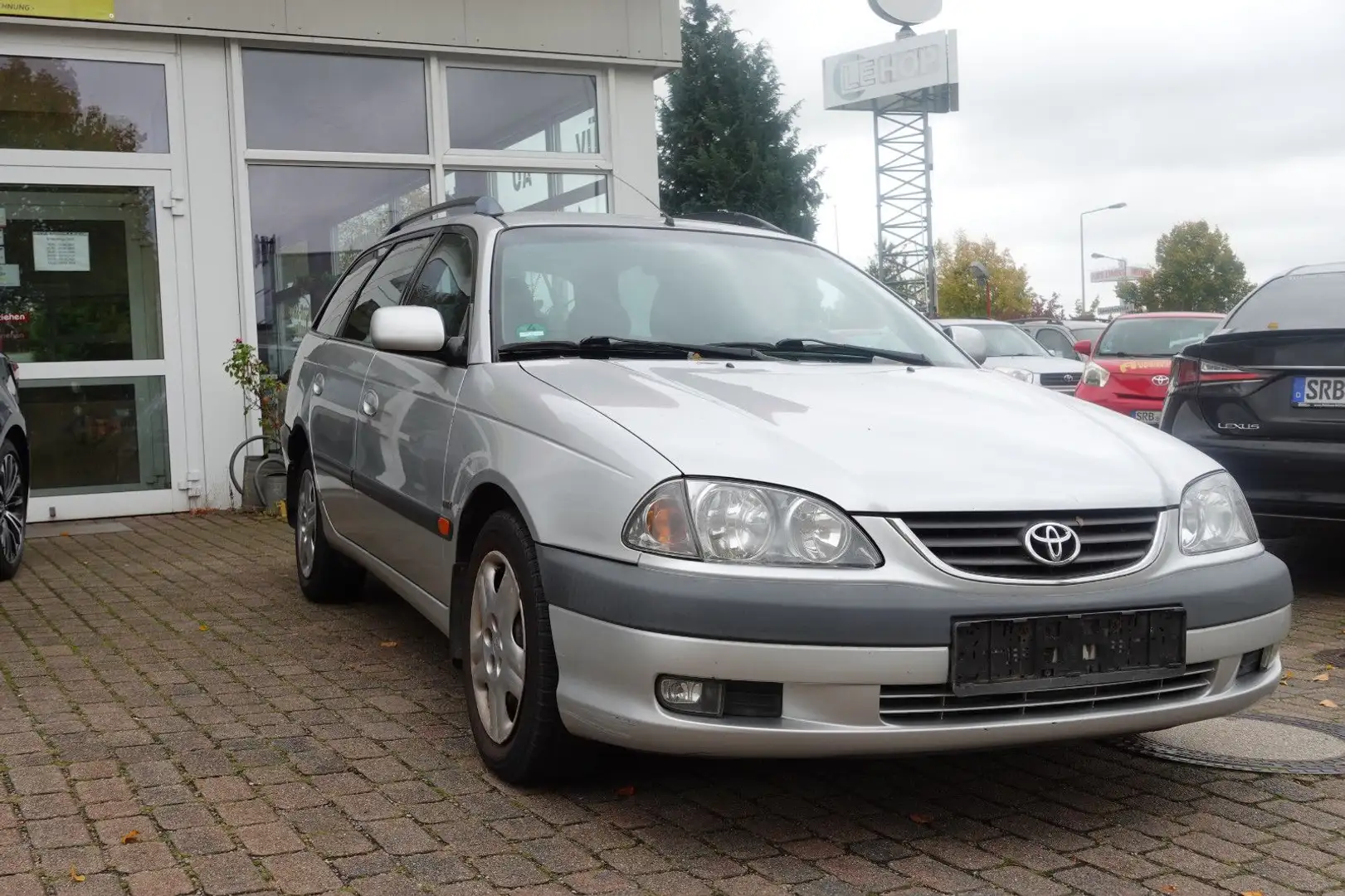 Toyota Avensis 1.8 Linea Sol Silber - 2