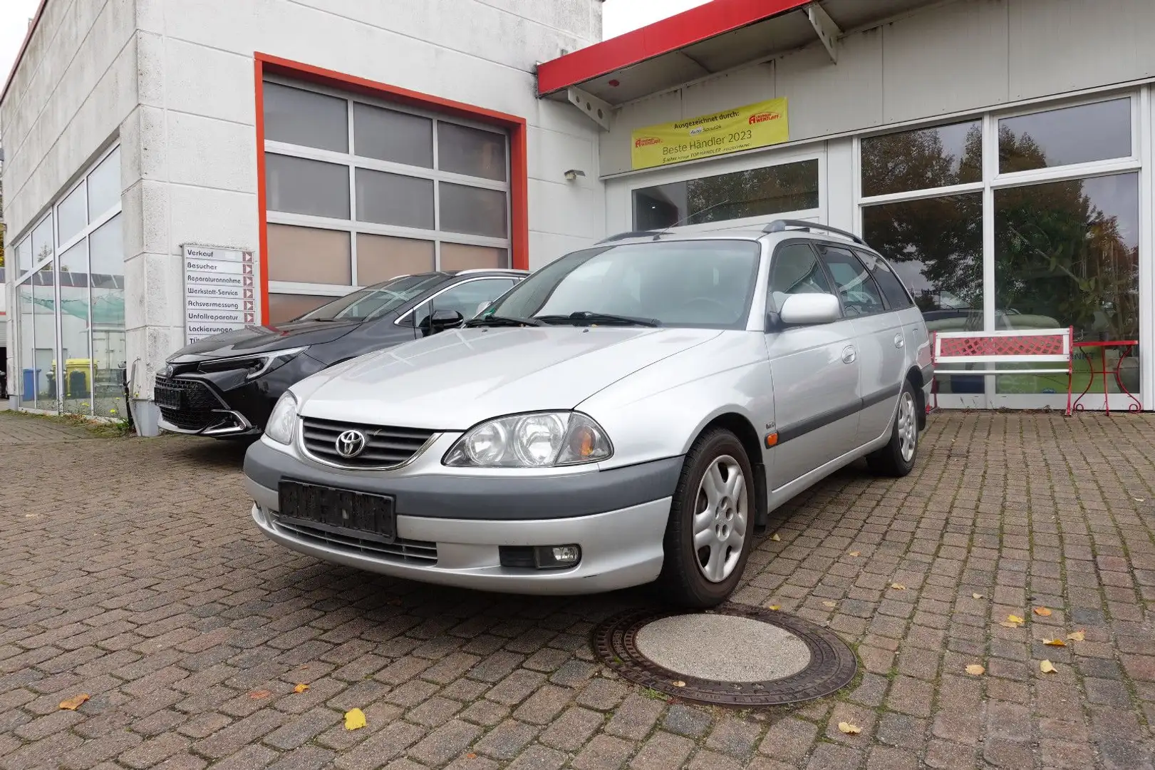 Toyota Avensis 1.8 Linea Sol Silber - 1