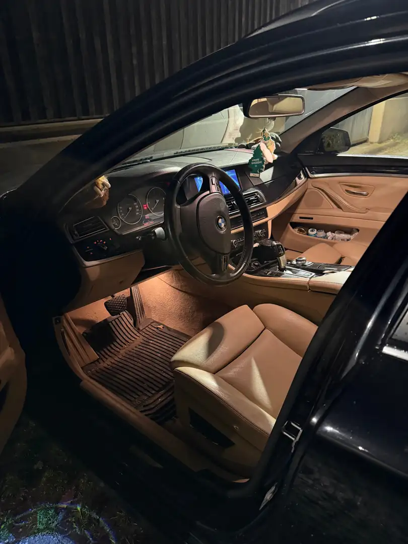 BMW 525 525d Touring Aut. Schwarz - 2
