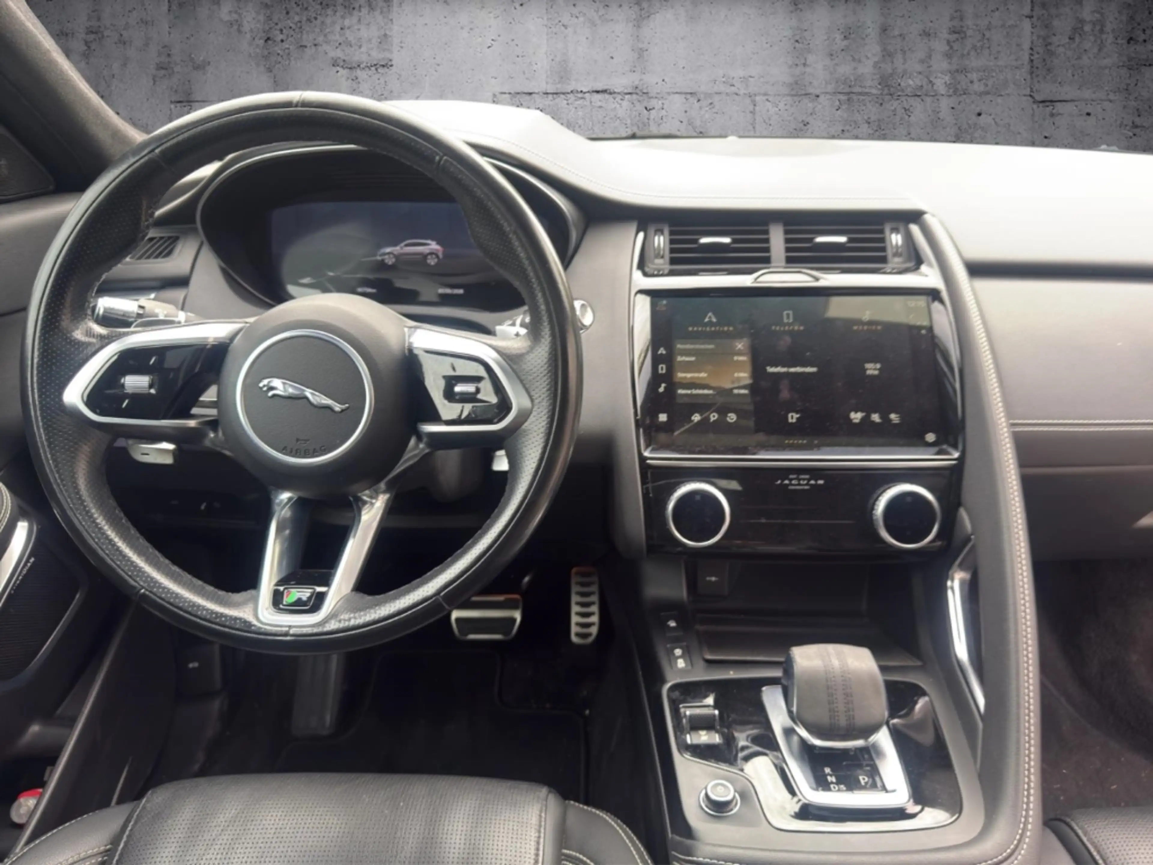 Jaguar E-Pace R-Dynamic SE AWD D200 Mild-Hybrid EU6d — photo 4