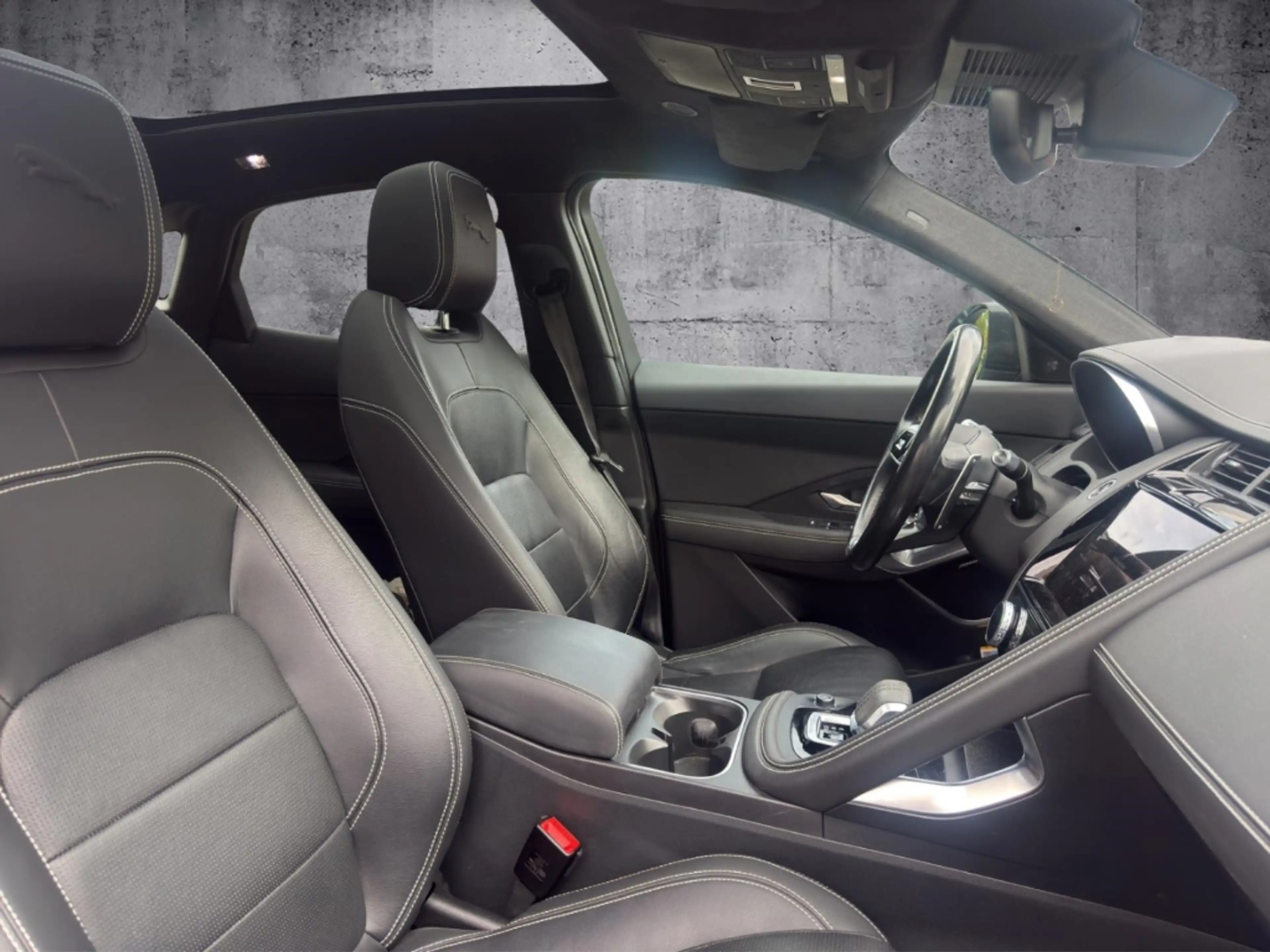 Jaguar E-Pace R-Dynamic SE AWD D200 Mild-Hybrid EU6d — photo 3