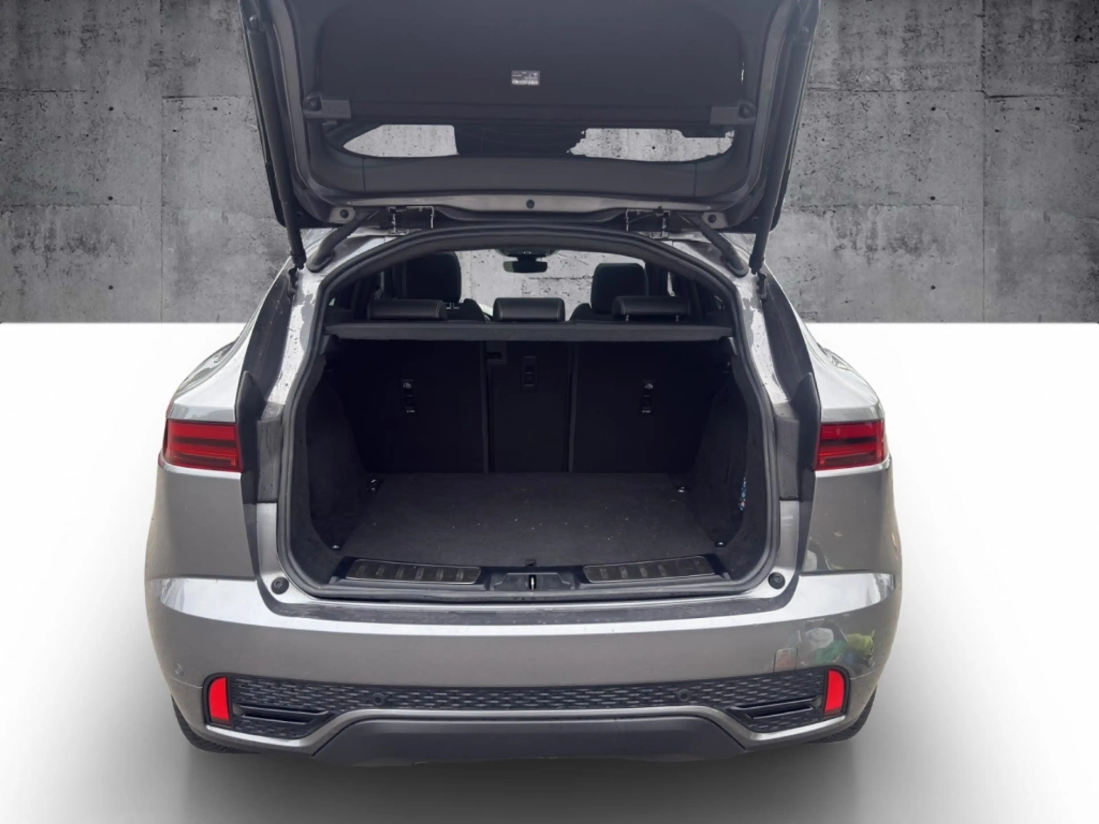 Jaguar E-Pace R-Dynamic SE AWD D200 Mild-Hybrid EU6d — photo 10