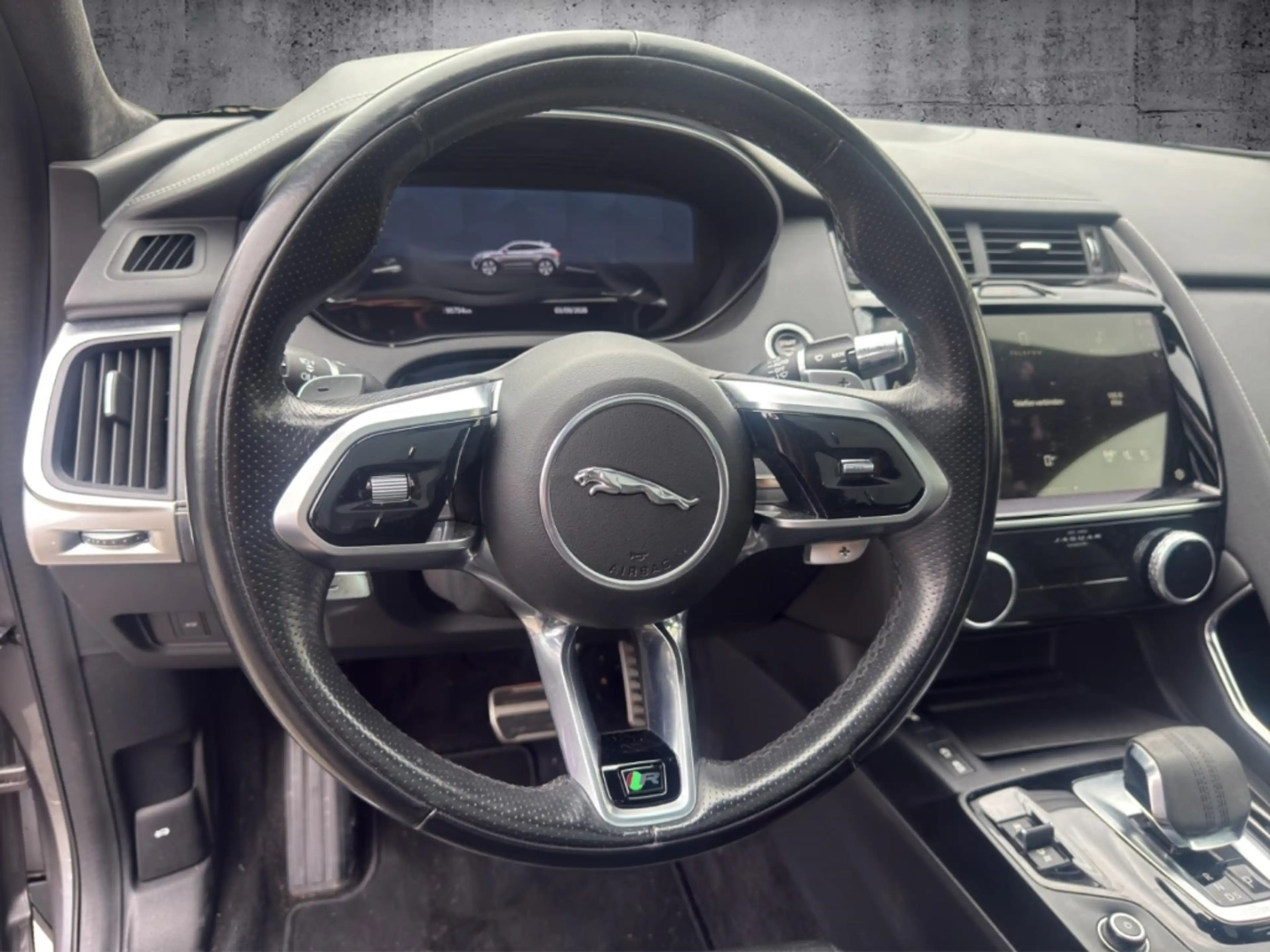 Jaguar E-Pace R-Dynamic SE AWD D200 Mild-Hybrid EU6d — photo 13