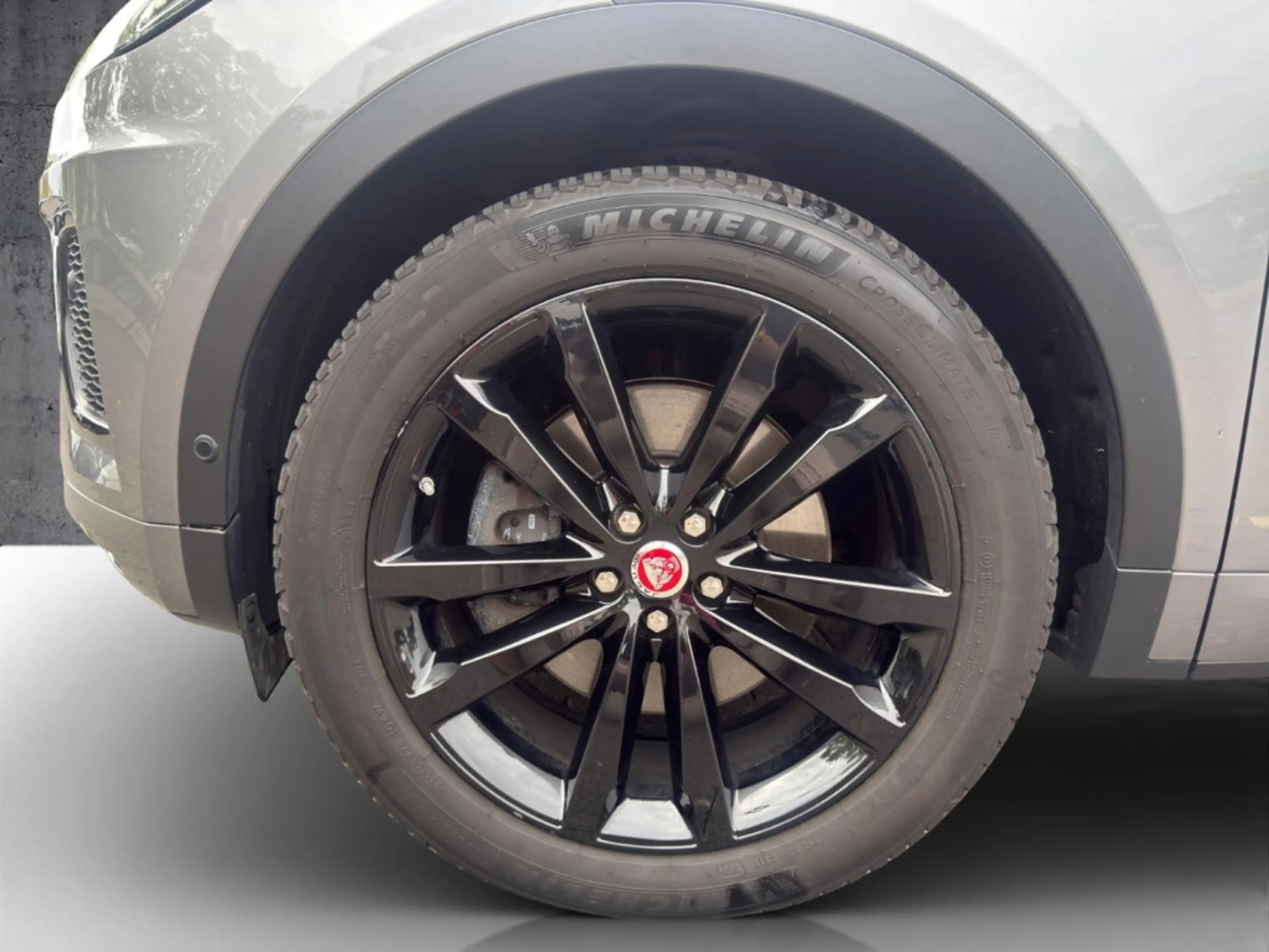 Jaguar E-Pace R-Dynamic SE AWD D200 Mild-Hybrid EU6d — photo 9