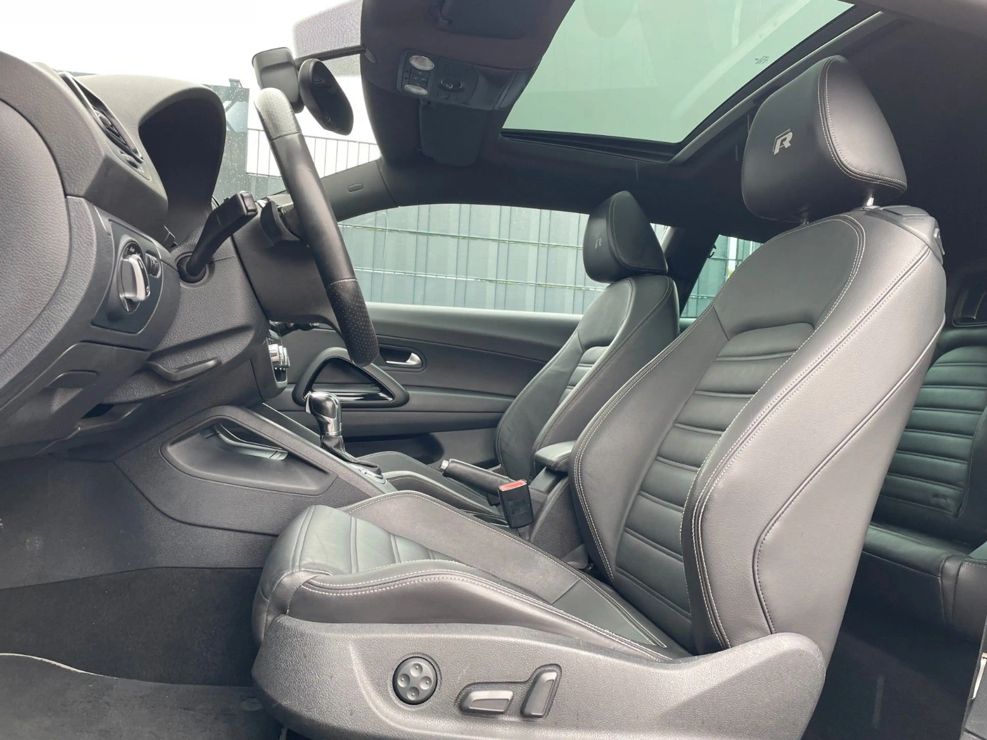 Volkswagen Scirocco R 2.0 TSI | DSG | PANO | LEDER | — photo 6