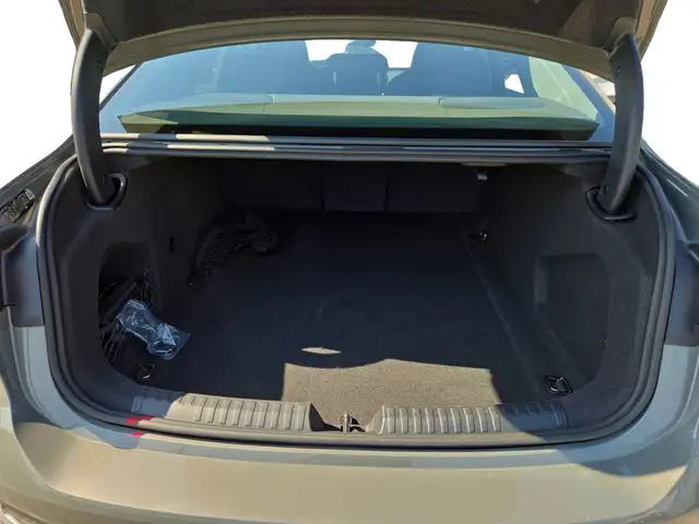 Audi A6 view 14