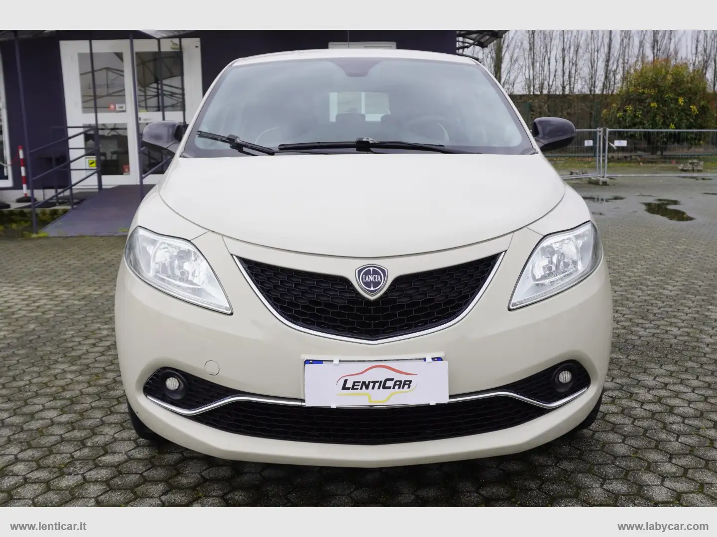 Lancia Ypsilon 1.2 69 CV 5 Posti Gold Beige - 2