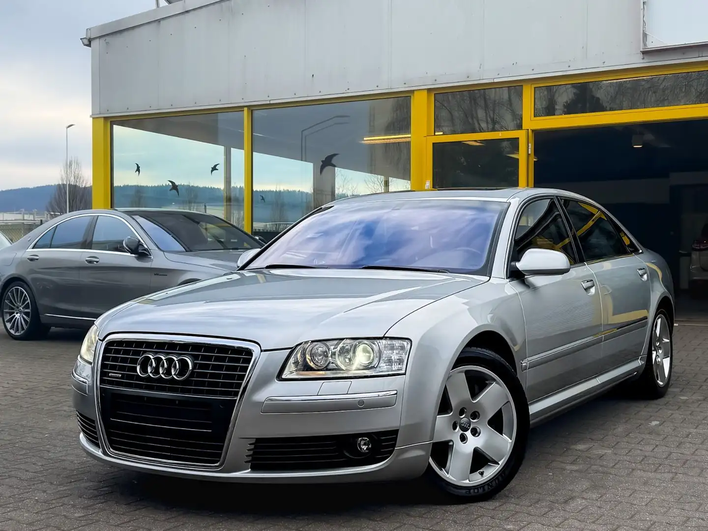 Audi A8 L 4.2 quattro/ACC/LUFT/PANO/AHK/BOSE/LHZ Silber - 1